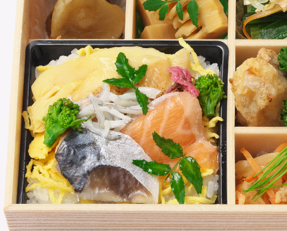 「祭り弁当」　神戸しらすと３種の地魚