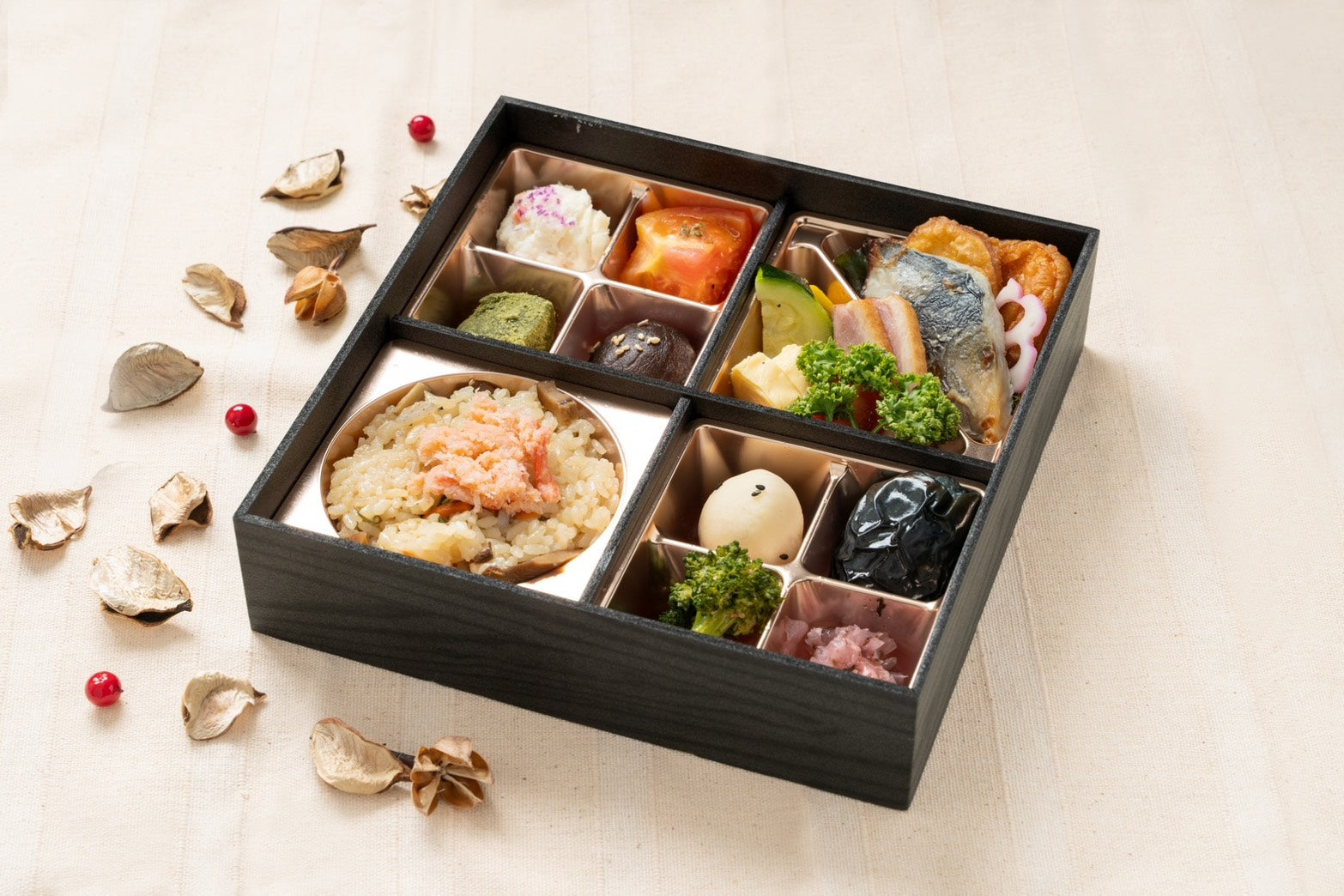 12月開始【冬のにぎわい弁当】蟹めしと鰆の西京焼き