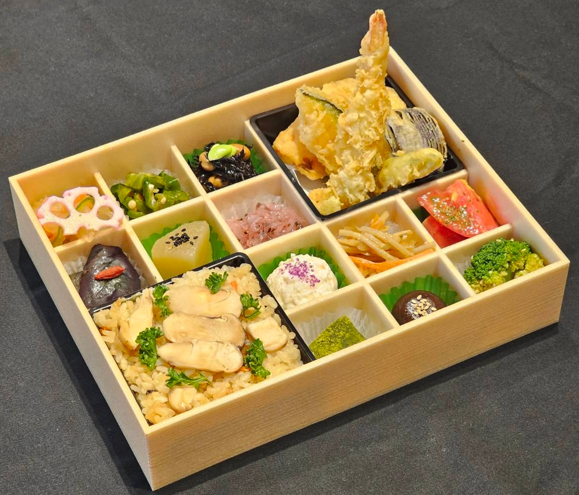 月替り弁当：10月のメイン「松茸ご飯と季節の天婦羅弁当」