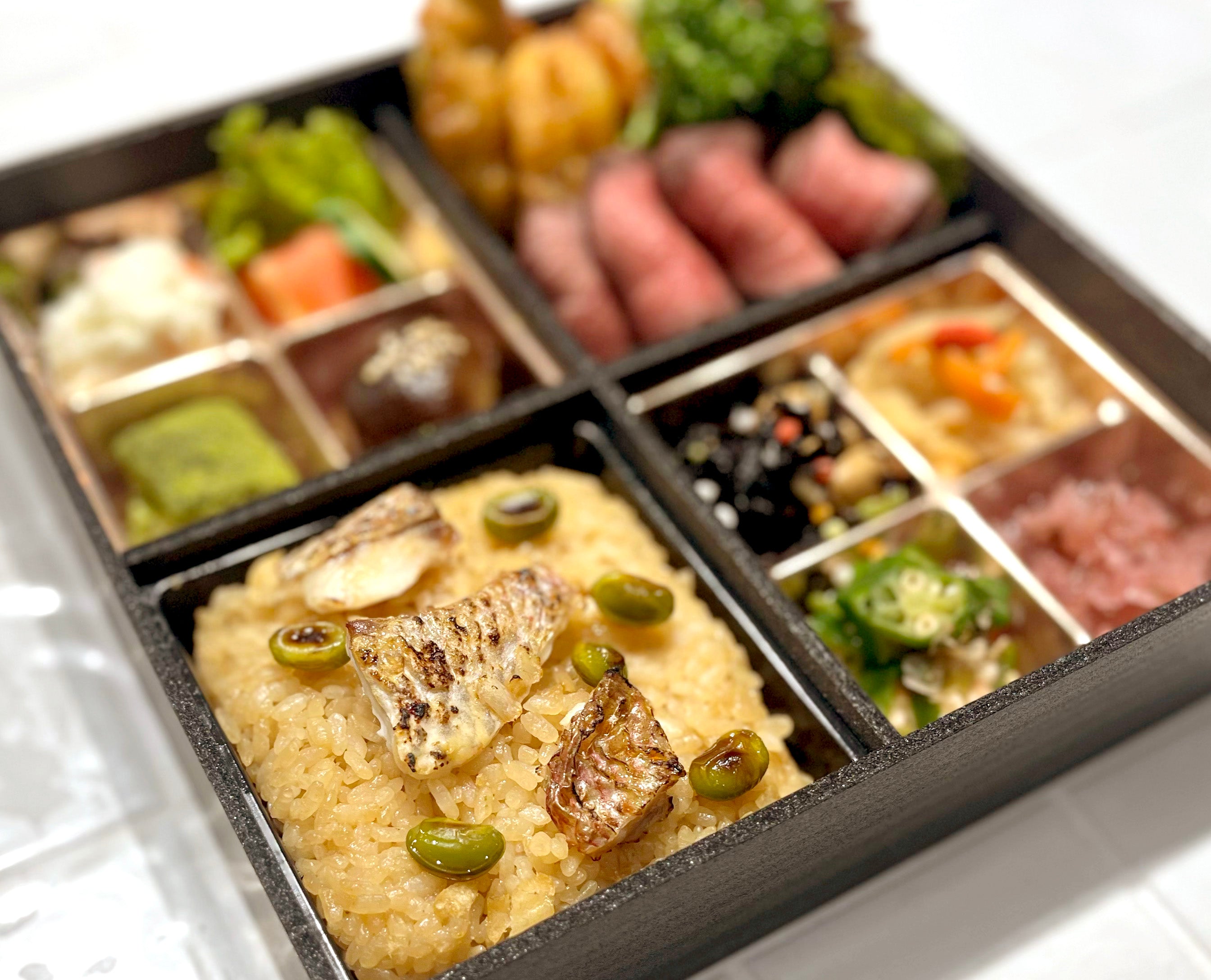 9月〜【秋のお祝い弁当】鯛めしと淡路牛のローストビーフ