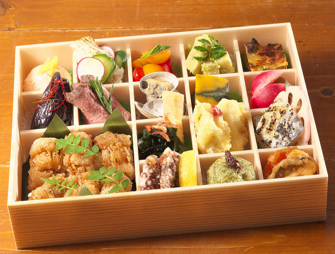 月替り弁当：8月のメイン「炙り鱧寿司」